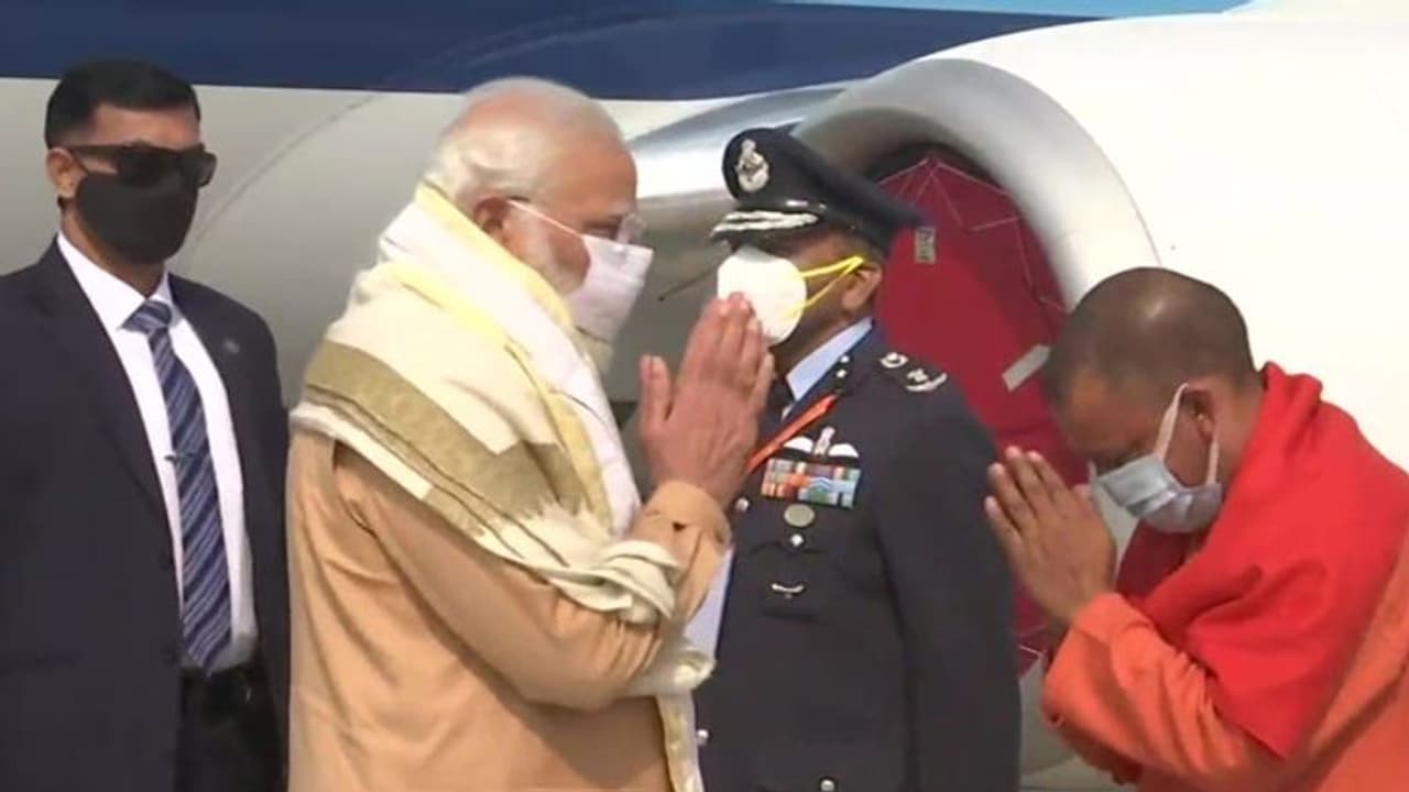 PM मोदी पहुंचे संगमनगरी प्रयागराज, लाखों महिलाओं को देंगे 1230 करोड़ का उपहार PM मोदी पहुंचे संगमनगरी प्रयागराज, लाखों महिलाओं को देंगे 1230 करोड़ का उपहार