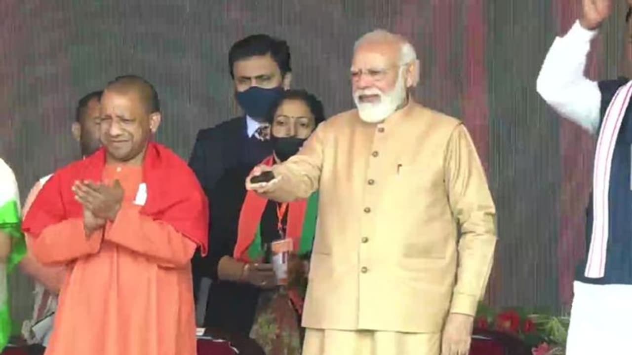 UP Elections: ಯುಪಿಯಲ್ಲಿ ಮಹಿಳೆಯರು ಸೇಫ್, ಯೋಗಿ ಗೂಂಡಾಗಳನ್ನು ತಕ್ಕ ಸ್ಥಳಕ್ಕಟ್ಟಿದ್ದಾರೆ: ಮೋದಿ! UP Elections: ಯುಪಿಯಲ್ಲಿ ಮಹಿಳೆಯರು ಸೇಫ್, ಯೋಗಿ ಗೂಂಡಾಗಳನ್ನು ತಕ್ಕ ಸ್ಥಳಕ್ಕಟ್ಟಿದ್ದಾರೆ: ಮೋದಿ!