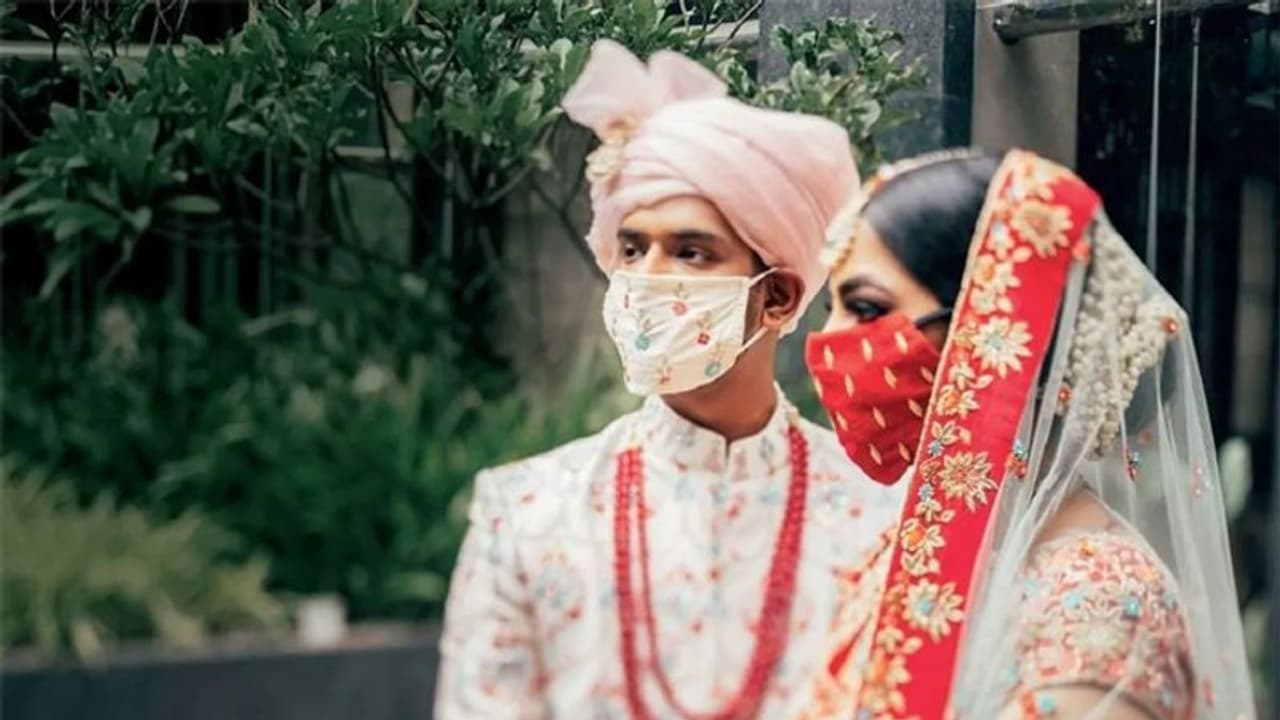 कोविड ने किया कबाड़ा, शादी सीजन में 4 लाख करोड़ लगे दांव पर, लाखों लोगों का रोजगार होगा प्रभावित कोविड ने किया कबाड़ा, शादी सीजन में 4 लाख करोड़ लगे दांव पर, लाखों लोगों का रोजगार होगा प्रभावित