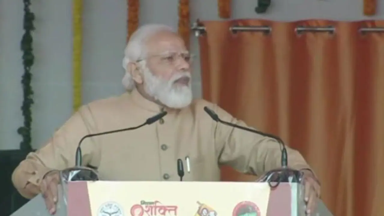 प्रयागराज में PM मोदी ने कहा आज यूपी में सुरक्षा, अधिकार, संभावनाएं और व्यापार भी है प्रयागराज में PM मोदी ने कहा आज यूपी में सुरक्षा, अधिकार, संभावनाएं और व्यापार भी है