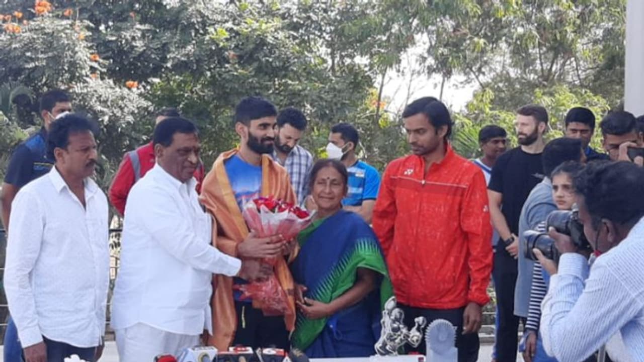 Kidambi Srikanth: శ్రీకాంత్ కు తెలంగాణ ప్రభుత్వం అభినందన.. త్వరలోనే భారీ నజరానా..?