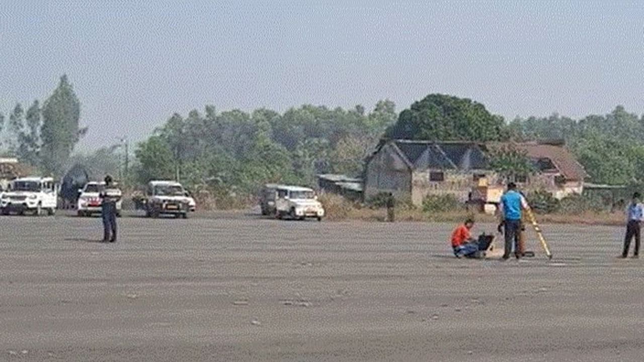New Airports in Bengal: কী অবস্থায় রয়েছে বালুরঘাট বিমানবন্দর, পরিদর্শনে এলেন আধিকারিকরা New Airports in Bengal: কী অবস্থায় রয়েছে বালুরঘাট বিমানবন্দর, পরিদর্শনে এলেন আধিকারিকরা