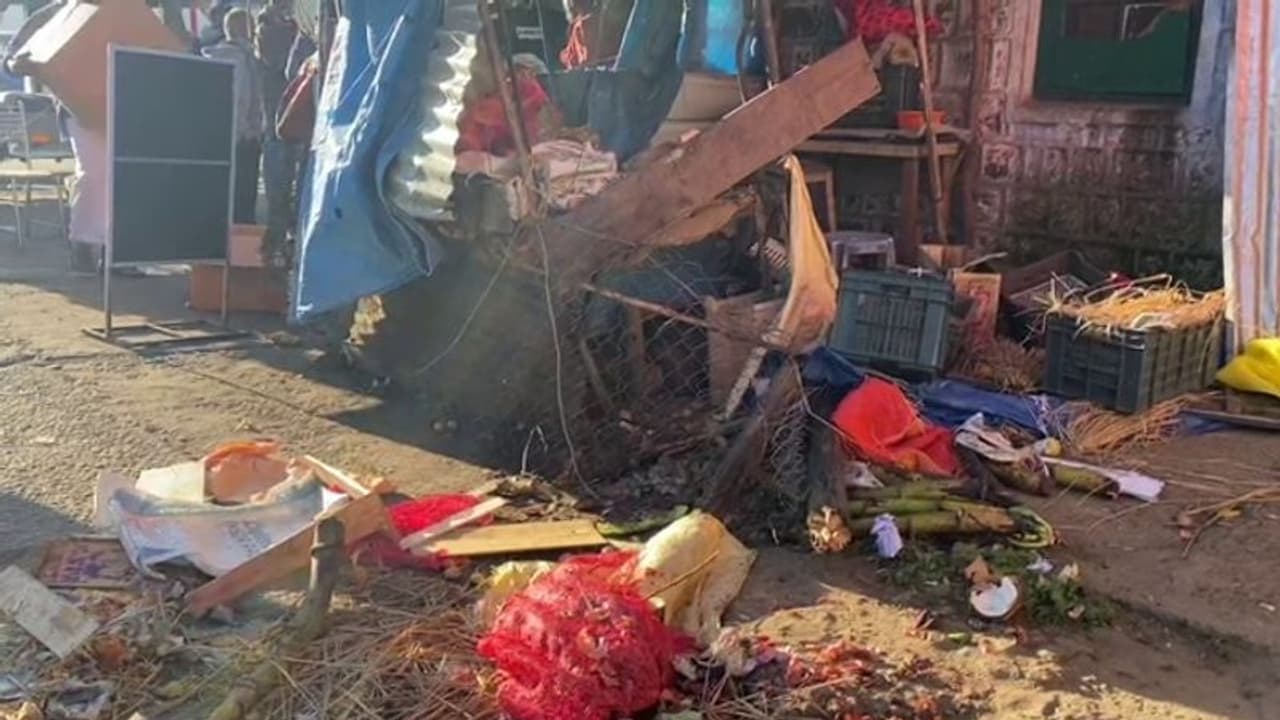 Wild Elephant Attack : മൂന്നാറിലെ പാൽരാജിന്റെ പെട്ടിക്കട അഞ്ചാം തവണയും തകർത്തെറിഞ്ഞ് കാട്ടാന