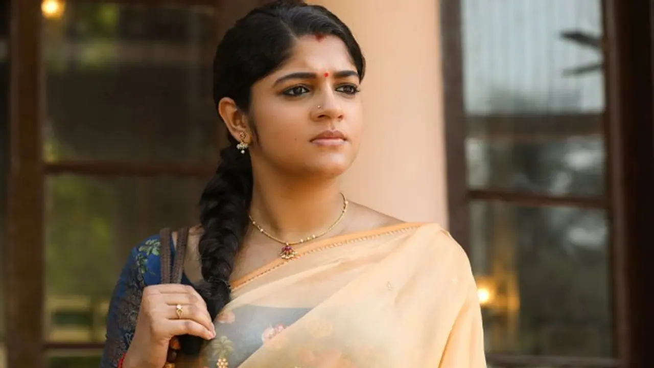 Aparna Balamurali: 'ఆకాశం నీ హద్దురా' హీరోయిన్ ఆరోగ్యంపై వదంతులు.. ఒక్కసారిగా అందరికి మైండ్ బ్లాక్ Aparna Balamurali: 'ఆకాశం నీ హద్దురా' హీరోయిన్ ఆరోగ్యంపై వదంతులు.. ఒక్కసారిగా అందరికి మైండ్ బ్లాక్