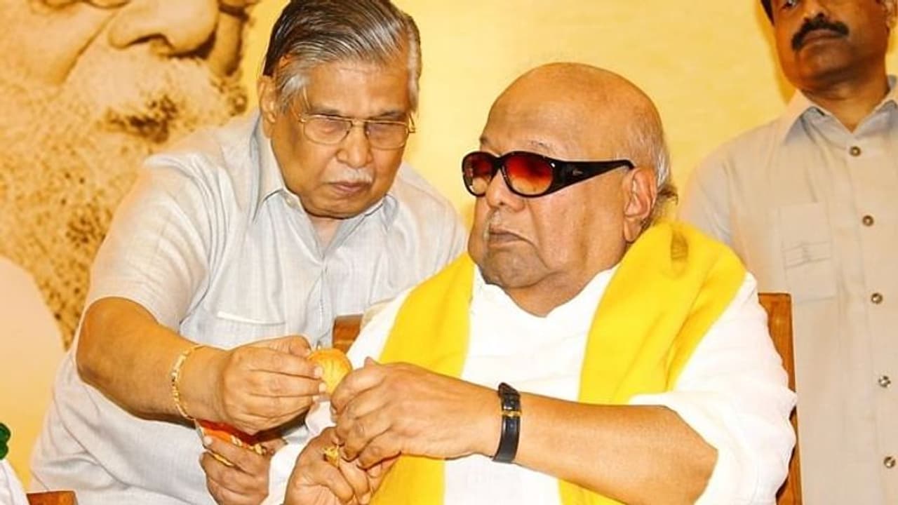 கருணாநிதியின் நிழல் மறைந்தது... தாங்கமுடியாத துயரில் உடன் பிறப்புகள். கருணாநிதியின் நிழல் மறைந்தது... தாங்கமுடியாத துயரில் உடன் பிறப்புகள்.