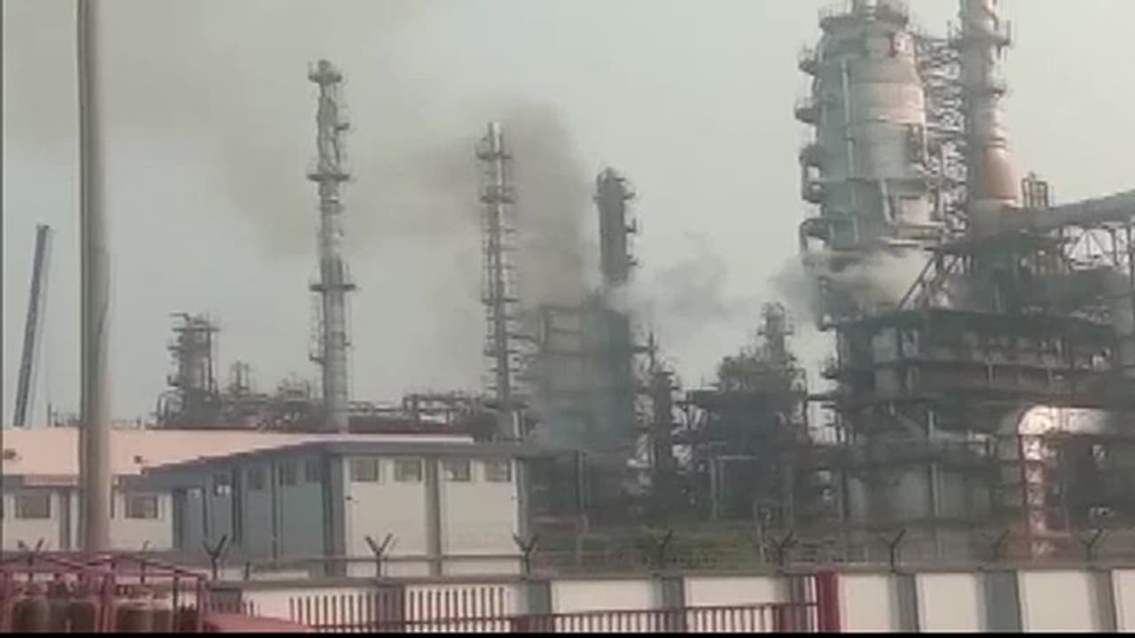 West Bengal : इंडियन ऑयल कॉर्पोरेशन के कैंपस में लगी भीषण आग, तीन लोगों की मौत, 44 घायल West Bengal : इंडियन ऑयल कॉर्पोरेशन के कैंपस में लगी भीषण आग, तीन लोगों की मौत, 44 घायल