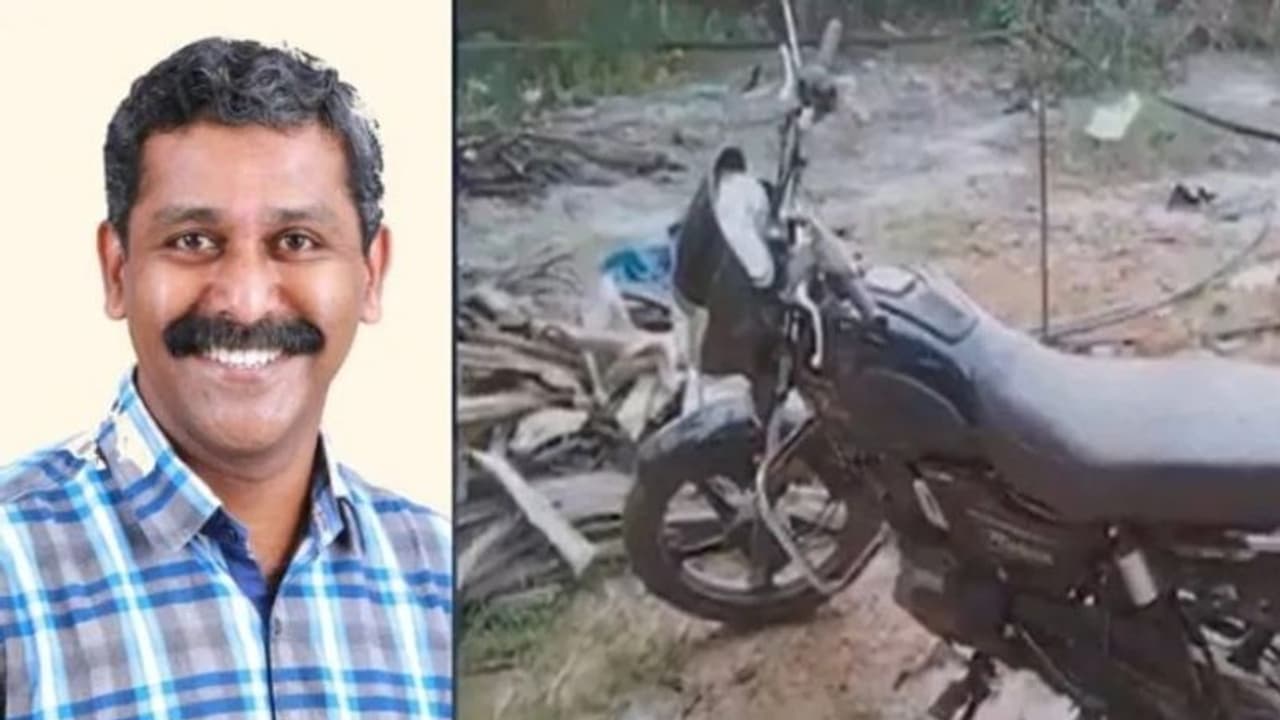 BJP Leader Murder : രൺജീത് കേസിൽ കൊലയാളിസംഘത്തിലെ ഒരാൾ പിടിയിലെന്ന് സൂചന,കസ്റ്റഡിയിലുള്ളത് എസ്ഡിപിഐ പ്രവർത്തകൻ BJP Leader Murder : രൺജീത് കേസിൽ കൊലയാളിസംഘത്തിലെ ഒരാൾ പിടിയിലെന്ന് സൂചന,കസ്റ്റഡിയിലുള്ളത് എസ്ഡിപിഐ പ്രവർത്തകൻ