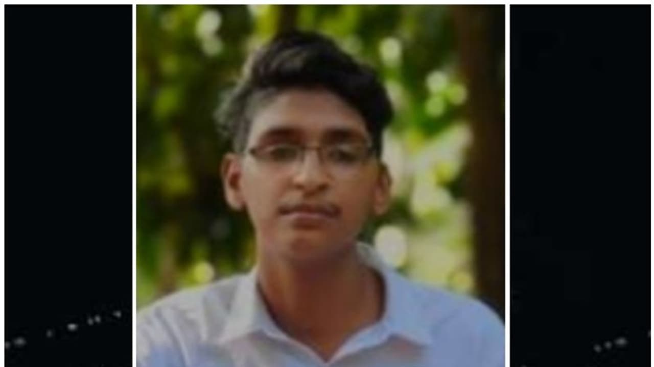 Bike Accident : ബൈക്ക് കൊക്കയിലേക്ക് മറിഞ്ഞ് യുവാവ് മരിച്ചു Bike Accident : ബൈക്ക് കൊക്കയിലേക്ക് മറിഞ്ഞ് യുവാവ് മരിച്ചു