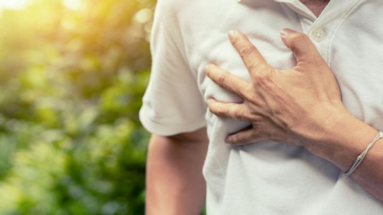 Heart Health : ഹൃദയത്തെ ചൊല്ലി 'ടെന്ഷന്'?; നിങ്ങള് ആകെ ചെയ്യേണ്ടത്... Heart Health : ഹൃദയത്തെ ചൊല്ലി 'ടെന്ഷന്'?; നിങ്ങള് ആകെ ചെയ്യേണ്ടത്...