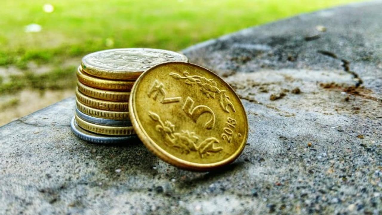 Astrological Tips for Money: যদি কোটিপতি হতে চান, তবে কাজে লাগান ৫ টাকার এই জ্যোতিষশাস্ত্রীয় টোটকা