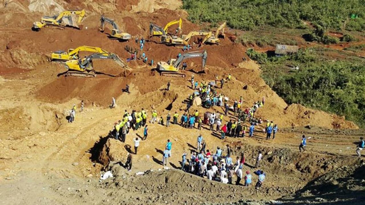 म्यांमार की जेड खदान में भयंकर लैंडस्लाइड, 100 से अधिक लोग मिसिंग, रेस्क्यू ऑपरेशन जारी म्यांमार की जेड खदान में भयंकर लैंडस्लाइड, 100 से अधिक लोग मिसिंग, रेस्क्यू ऑपरेशन जारी