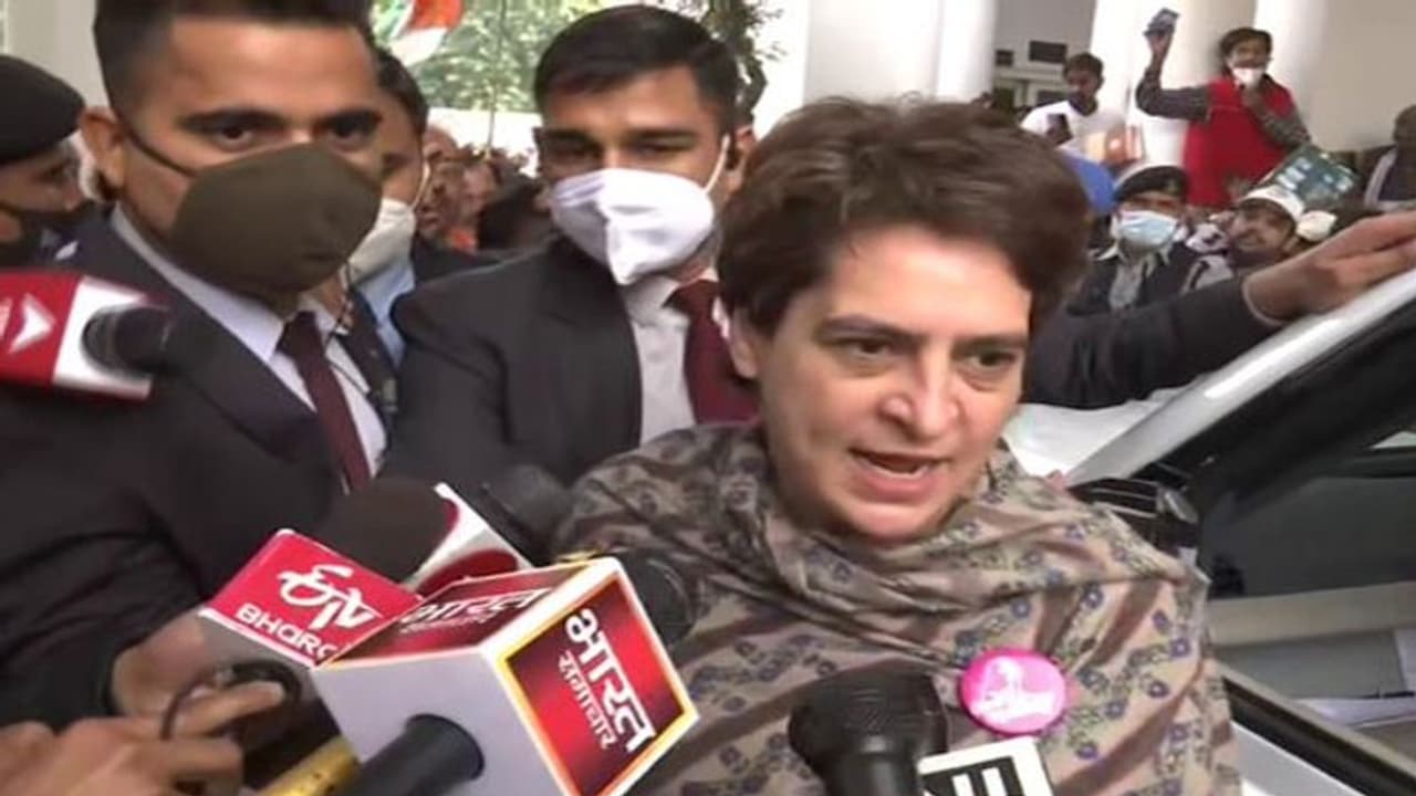 IT Ministry ने कहा Priyanka Gandhi के बच्चों के Instagram accounts नहीं हुए हैक