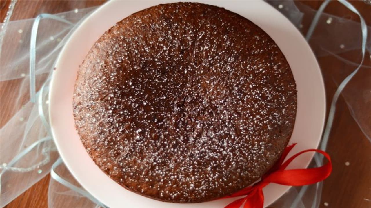 Chirstmas 2021: इस तरह प्रेशर कुकर में बनाए क्रिसमस स्पेशल चॉकलेट केक, बिना अंडे के ही हो जाएगा सॉफ्ट