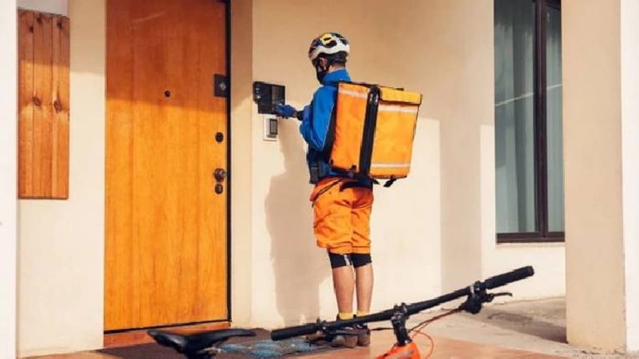 ഭക്ഷണ ഓര്‍ഡറിനൊപ്പം 'ലാസ്റ്റ് മീല്‍' എന്ന് കുറിപ്പ്, ആത്മഹത്യക്ക് ശ്രമിച്ചയാൾക്ക് രക്ഷകനായി ഡെലിവറി ബോയി