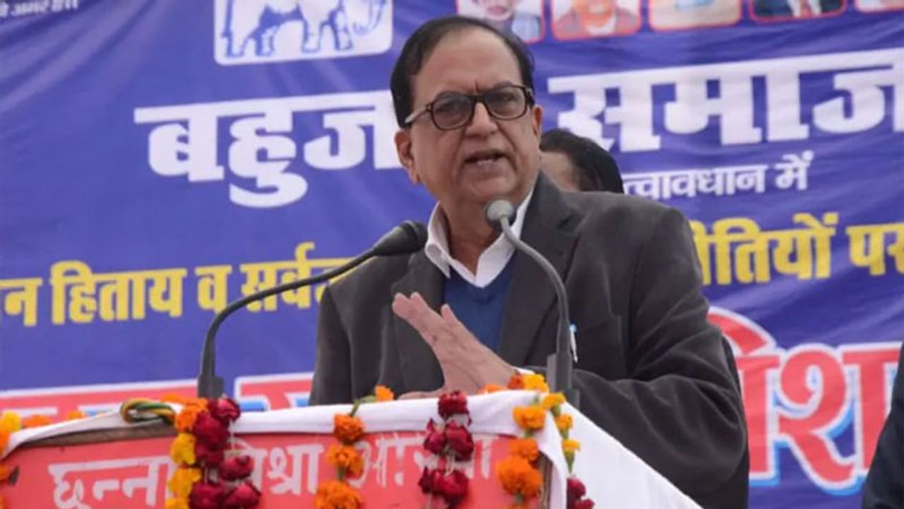 सतीश चंद्र मिश्रा का CM योगी पर सीधा हमला, कहा तीन महीने में पता चल जाएगा कौन है ब्राह्मण सतीश चंद्र मिश्रा का CM योगी पर सीधा हमला, कहा तीन महीने में पता चल जाएगा कौन है ब्राह्मण