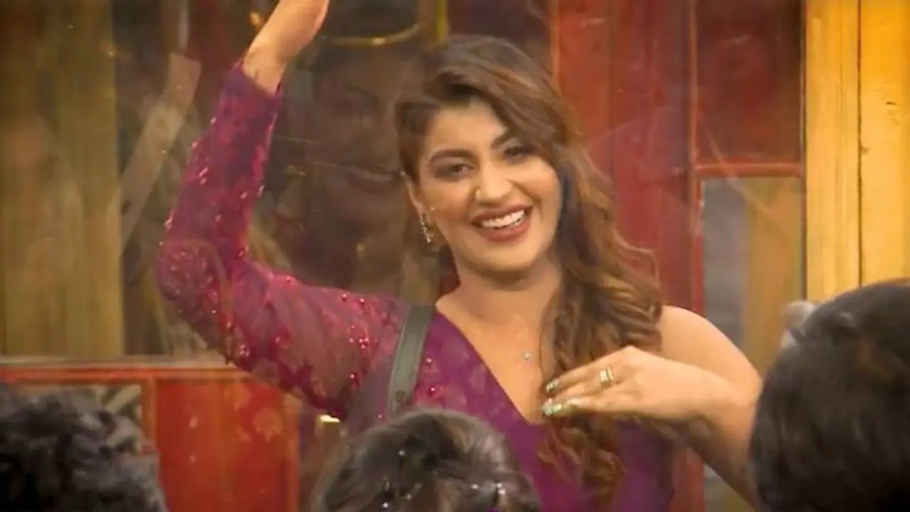 Bigg Boss 5 : முன்னாள் காதலனைப் பார்க்க திடீர் விசிட் அடித்த யாஷிகா.. ஃபிரீஸ் டாஸ்கில் டுவிஸ்ட்.. Bigg Boss 5 : முன்னாள் காதலனைப் பார்க்க திடீர் விசிட் அடித்த யாஷிகா.. ஃபிரீஸ் டாஸ்கில் டுவிஸ்ட்..