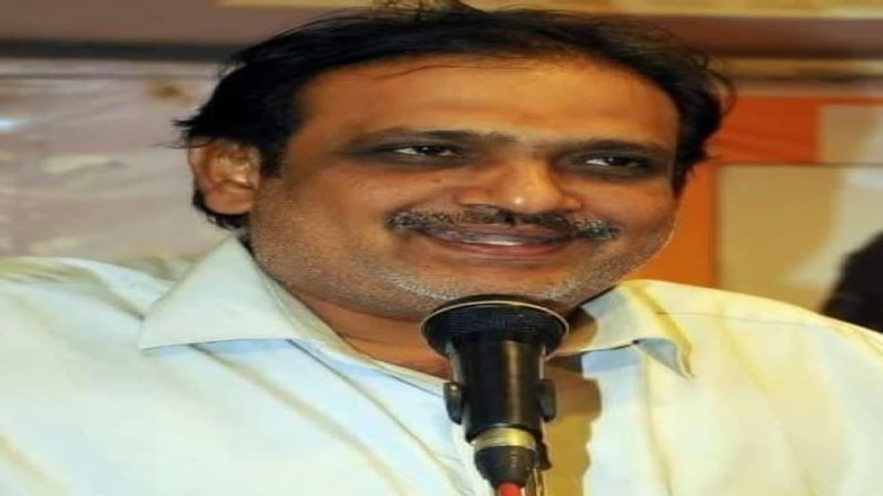 పాలపిట్ట పత్రిక సాహిత్య వ్యాసాల పోటీ... ఎం.నారాయణశర్మకు ప్రథమ బహుమతి పాలపిట్ట పత్రిక సాహిత్య వ్యాసాల పోటీ... ఎం.నారాయణశర్మకు ప్రథమ బహుమతి