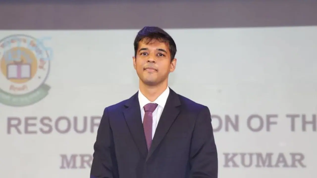 29 लाख रुपए सलाना की जॉब छोड़कर शुरू की तैयारी, नतीजा 2020 में UPSC टॉपर बने उत्कर्ष कुमार