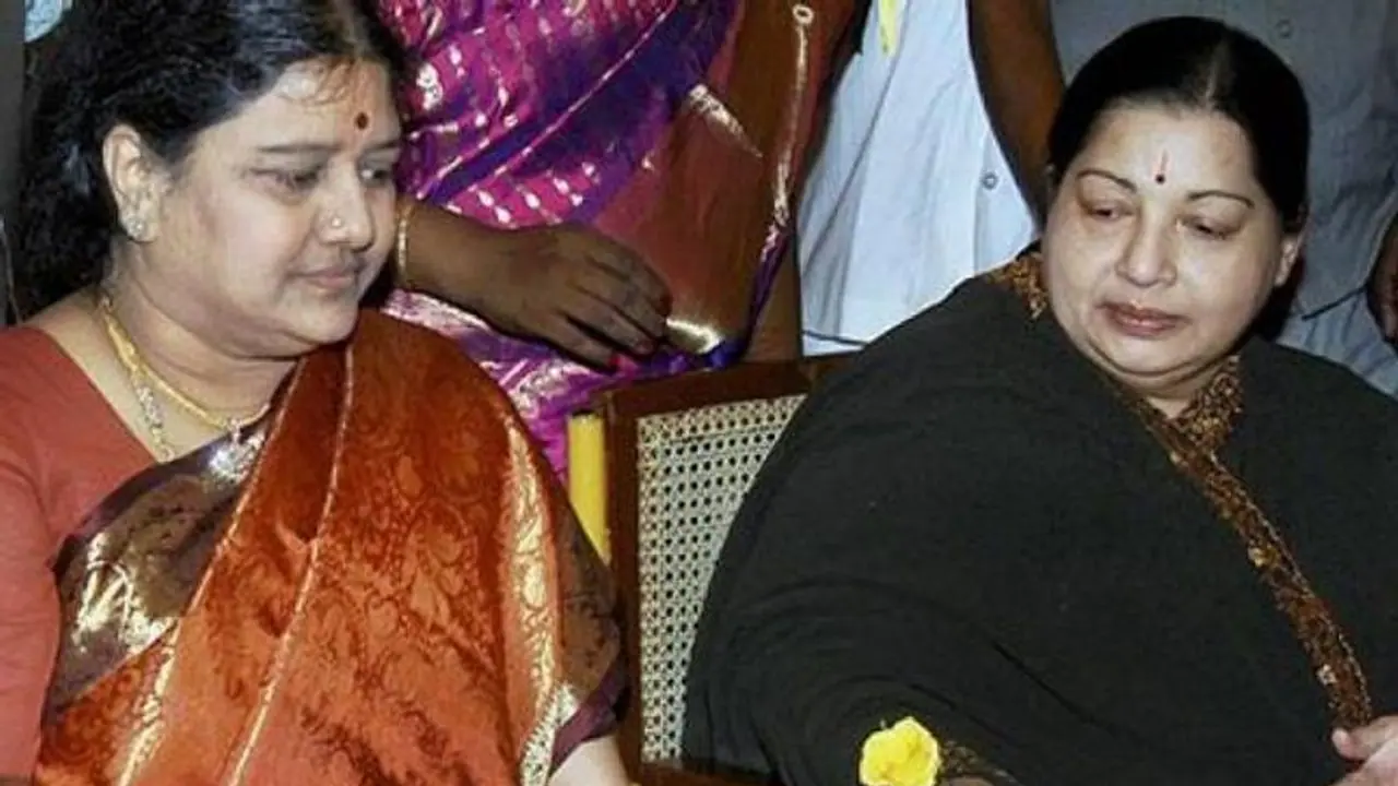 ஜெயலலிதாவை பார்ப்பதை போல் மக்கள் என்னை பார்க்கிறாங்க.! அதிமுகவில் நடக்கபோவதை பொறுத்திருந்து பாருங்கள் சசிகலா ஜெயலலிதாவை பார்ப்பதை போல் மக்கள் என்னை பார்க்கிறாங்க.! அதிமுகவில் நடக்கபோவதை பொறுத்திருந்து பாருங்கள் சசிகலா