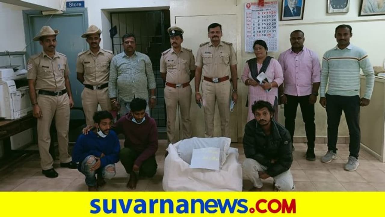 New Year And Drugs: ಬೆಂಗ್ಳೂರಲ್ಲಿ ಡ್ರಗ್ಸ್ ಹಾವಳಿ, ಕೋಟಿ ಮೊತ್ತದ ಆಶಿಸ್ ಆಯಿಲ್ ವಶ! New Year And Drugs: ಬೆಂಗ್ಳೂರಲ್ಲಿ ಡ್ರಗ್ಸ್ ಹಾವಳಿ, ಕೋಟಿ ಮೊತ್ತದ ಆಶಿಸ್ ಆಯಿಲ್ ವಶ!