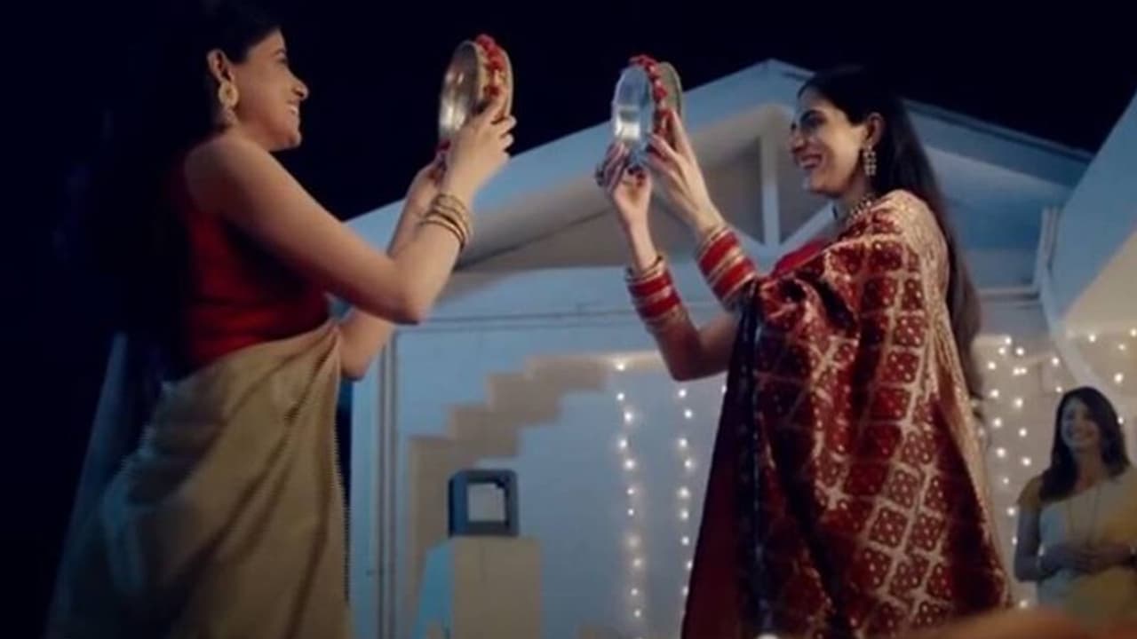 समलैंगिक विवाह को कानूनी मान्यता दिया जाए? SC ने केंद्र सरकार से मांगा जवाब, देशभर की याचिकाओं पर एकसाथ सुनवाई समलैंगिक विवाह को कानूनी मान्यता दिया जाए? SC ने केंद्र सरकार से मांगा जवाब, देशभर की याचिकाओं पर एकसाथ सुनवाई