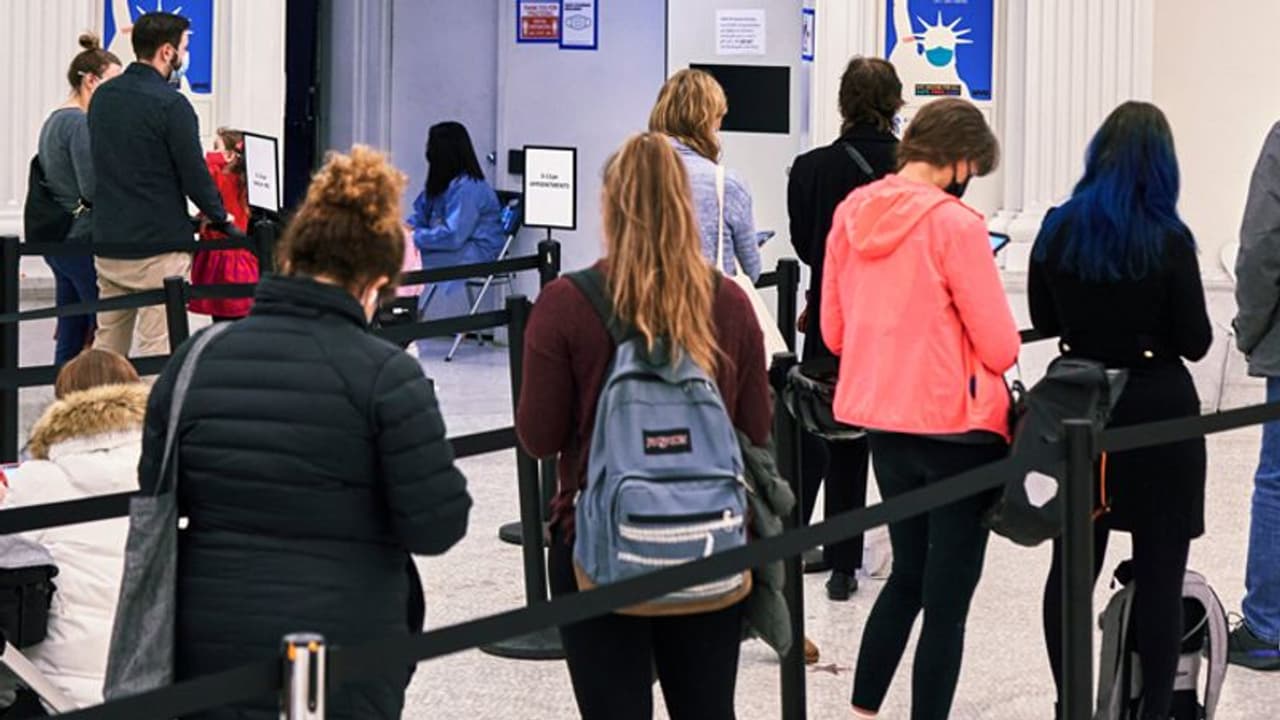 Omicron के 8 बड़े लक्षण आए सामने, इनसे से किसी एक से भी पीड़ित हैं तो तुरन्त डॉक्टर के पास जाए Omicron के 8 बड़े लक्षण आए सामने, इनसे से किसी एक से भी पीड़ित हैं तो तुरन्त डॉक्टर के पास जाए