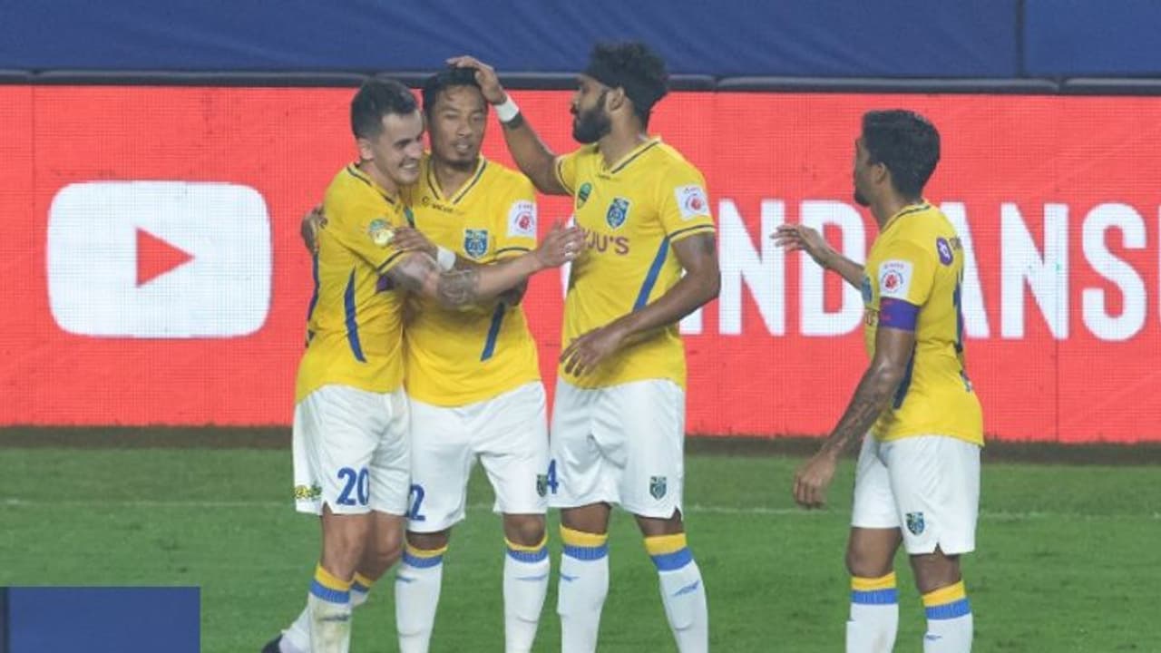 ISL 2021 2022 : മൂന്നടിയില് ചെന്നൈയിനെയും മുക്കി കേരളാ ബ്ലാസ്റ്റേഴ്സ് മൂന്നാമത് ISL 2021 2022 : മൂന്നടിയില് ചെന്നൈയിനെയും മുക്കി കേരളാ ബ്ലാസ്റ്റേഴ്സ് മൂന്നാമത്