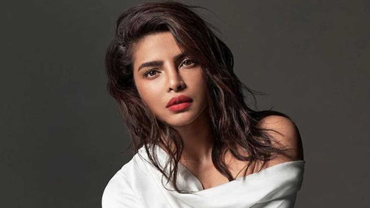 10 साल से हॉलीवुड में स्ट्रगल कर रही Priyanka Chopra ने बताया क्यों नहीं मिलता इंडियन स्टार्स को काम 10 साल से हॉलीवुड में स्ट्रगल कर रही Priyanka Chopra ने बताया क्यों नहीं मिलता इंडियन स्टार्स को काम