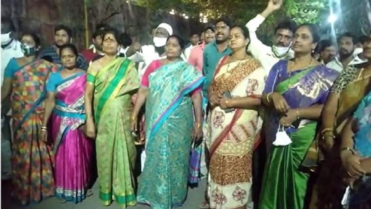 కేశినేని నానికి వ్యతిరేకంగా టీడీపీ కార్యకర్తల నిరసనలు.. (వీడియో)