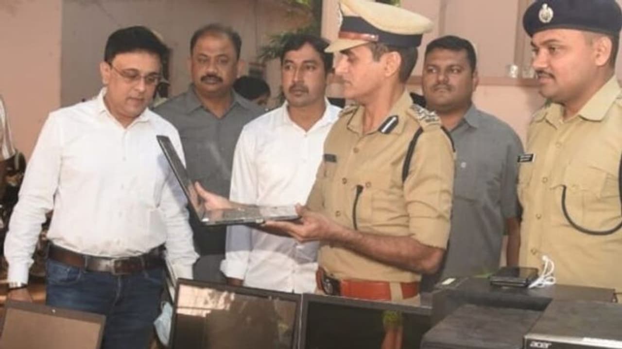 ఈ నెల 31 వరకు వరంగల్ లో 30 పోలీస్ యాక్ట్: వరంగల్ సీపీ తరుణ్ జోషీ ఈ నెల 31 వరకు వరంగల్ లో 30 పోలీస్ యాక్ట్: వరంగల్ సీపీ తరుణ్ జోషీ