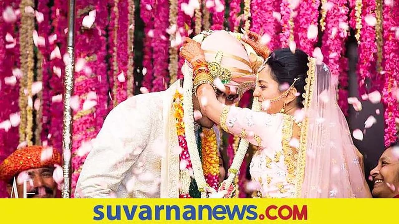 Wedding Superstitions: ಮದುವೆ ದಿನ ವಧು ಅತ್ರೆ ಒಳ್ಳೇದಾ ಕೆಟ್ಟದ್ದಾ? Wedding Superstitions: ಮದುವೆ ದಿನ ವಧು ಅತ್ರೆ ಒಳ್ಳೇದಾ ಕೆಟ್ಟದ್ದಾ?