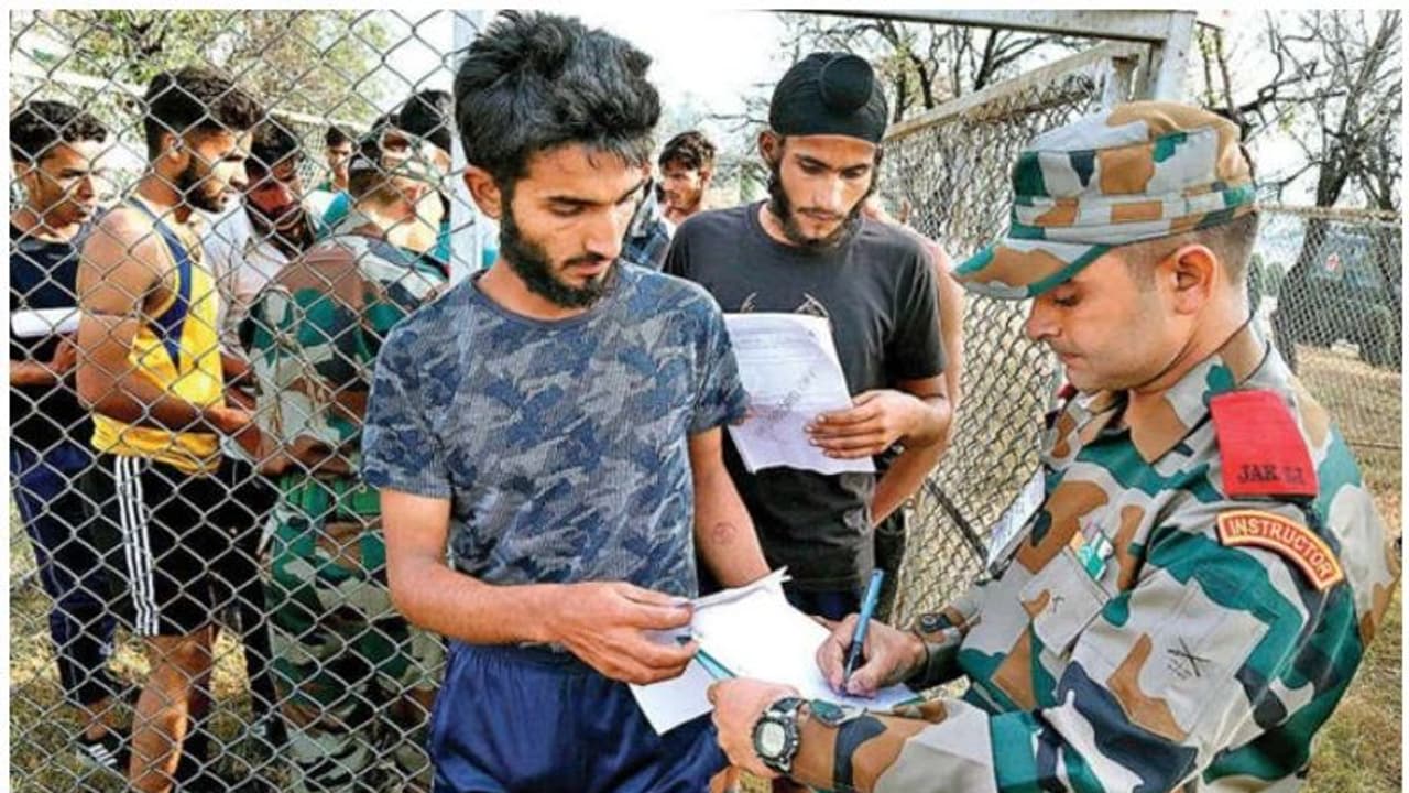 Indian Army Recruitment : ഇന്ത്യൻ ആർമിയിൽ എഞ്ചിനീയറിംഗ് ബിരുദധാരികൾക്ക് ടെക്നിക്കല് ഗ്രാജ്വേറ്റ് കോഴ്സ് Indian Army Recruitment : ഇന്ത്യൻ ആർമിയിൽ എഞ്ചിനീയറിംഗ് ബിരുദധാരികൾക്ക് ടെക്നിക്കല് ഗ്രാജ്വേറ്റ് കോഴ്സ്