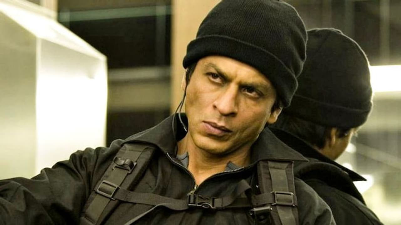 বড় চুল, গালে কাঁচা পাকা দাড়ি, ফোটোশপে ভাইরাল শাহরুখ, দেখে নিন আসল ছবি