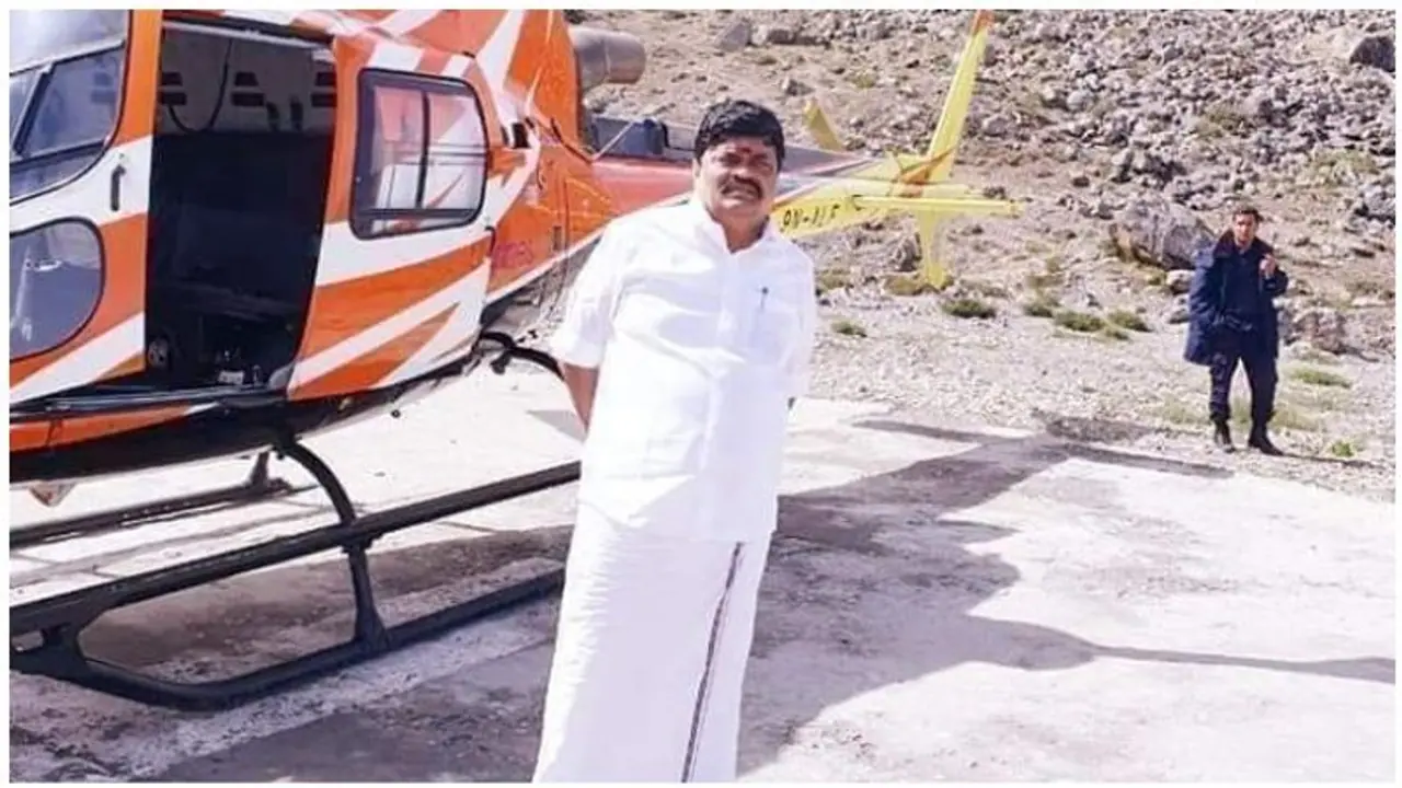 மாறு வேடத்தில் டெல்லிக்கு தப்பிய ராஜேந்திர பாலாஜி..?? அவசரமாக தலைநகர் நோக்கி விரைந்தது தனிப்படை. மாறு வேடத்தில் டெல்லிக்கு தப்பிய ராஜேந்திர பாலாஜி..?? அவசரமாக தலைநகர் நோக்கி விரைந்தது தனிப்படை.