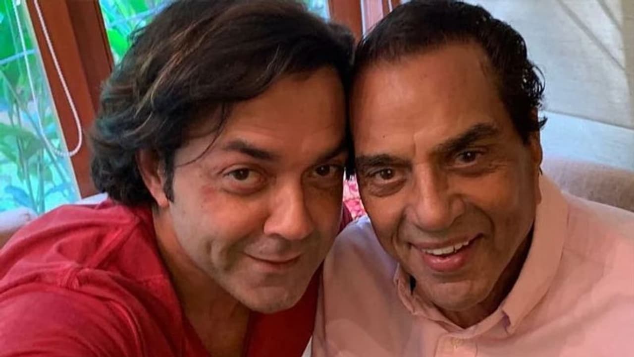 Dharmendra ने पहले खूबसूरत बेटे Bobby Deol की शेयर की फोटो, फिर मांगी माफी, जानें आखिर क्या है माजरा Dharmendra ने पहले खूबसूरत बेटे Bobby Deol की शेयर की फोटो, फिर मांगी माफी, जानें आखिर क्या है माजरा