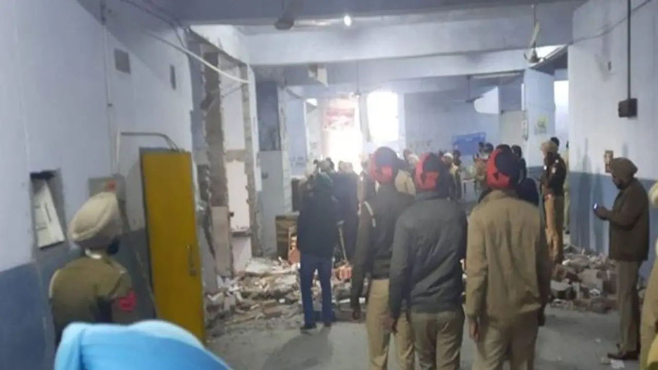 बेअदबी, लिंचिंग और फिर कोर्ट में ब्लास्ट, पंजाब विधानसभा चुनाव से पहले हो रहीं ये घटनाएं कहीं साजिश तो नहीं.. बेअदबी, लिंचिंग और फिर कोर्ट में ब्लास्ट, पंजाब विधानसभा चुनाव से पहले हो रहीं ये घटनाएं कहीं साजिश तो नहीं..