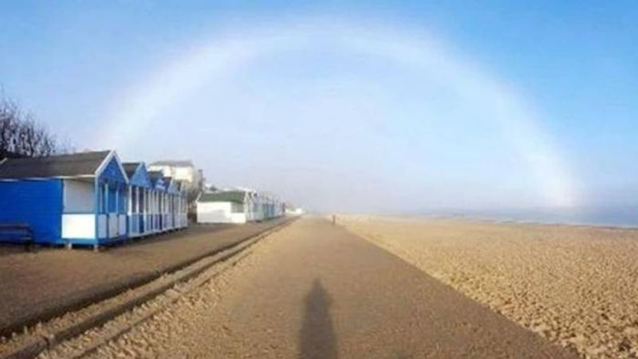 White rainbow : യുകെ യില് വെളുത്ത മഴവില്ല്, അന്തംവിട്ട് ജനങ്ങള്, കാരണം? White rainbow : യുകെ യില് വെളുത്ത മഴവില്ല്, അന്തംവിട്ട് ജനങ്ങള്, കാരണം?