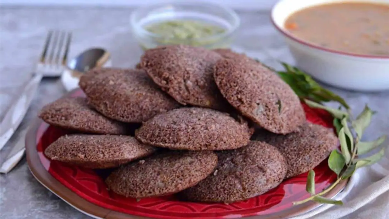Ragi Idli : ராகி இட்லியில் அப்படி என்னதான் சத்து இருக்கு; செஞ்சு சாப்பிட்டு பாருங்க அசந்துருவீங்க!!