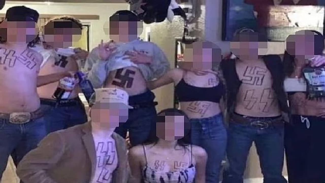 നാസി അടയാളം ദേഹത്തുവരച്ച് വിദ്യാര്ത്ഥികളുടെ ചിത്രങ്ങള്, നടപടിയെടുക്കണമെന്ന് മാതാപിതാക്കളും വിദ്യാര്ത്ഥികളും നാസി അടയാളം ദേഹത്തുവരച്ച് വിദ്യാര്ത്ഥികളുടെ ചിത്രങ്ങള്, നടപടിയെടുക്കണമെന്ന് മാതാപിതാക്കളും വിദ്യാര്ത്ഥികളും