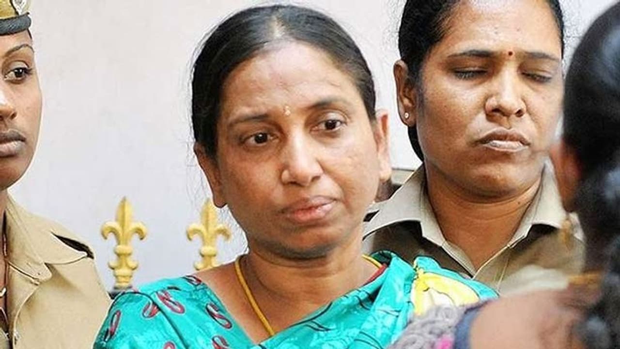 రాజీవ్ గాంధీ హత్య కేసు: జైలు నుంచి బయటకు వచ్చిన నళిని ఫస్ట్ కామెంట్ ఇదే.. ప్రజా జీవితంపై కీలక వ్యాఖ్య రాజీవ్ గాంధీ హత్య కేసు: జైలు నుంచి బయటకు వచ్చిన నళిని ఫస్ట్ కామెంట్ ఇదే.. ప్రజా జీవితంపై కీలక వ్యాఖ్య