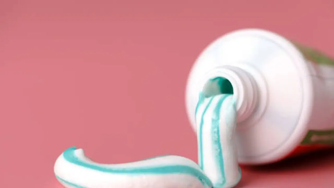 பிரபல டூத்பேஸ்ட் நிறுவனத்துக்கு ரூ.10 லட்சம் அபராதம்: விளம்பரத்தை நீக்க சிசிபிஏ உத்தரவு