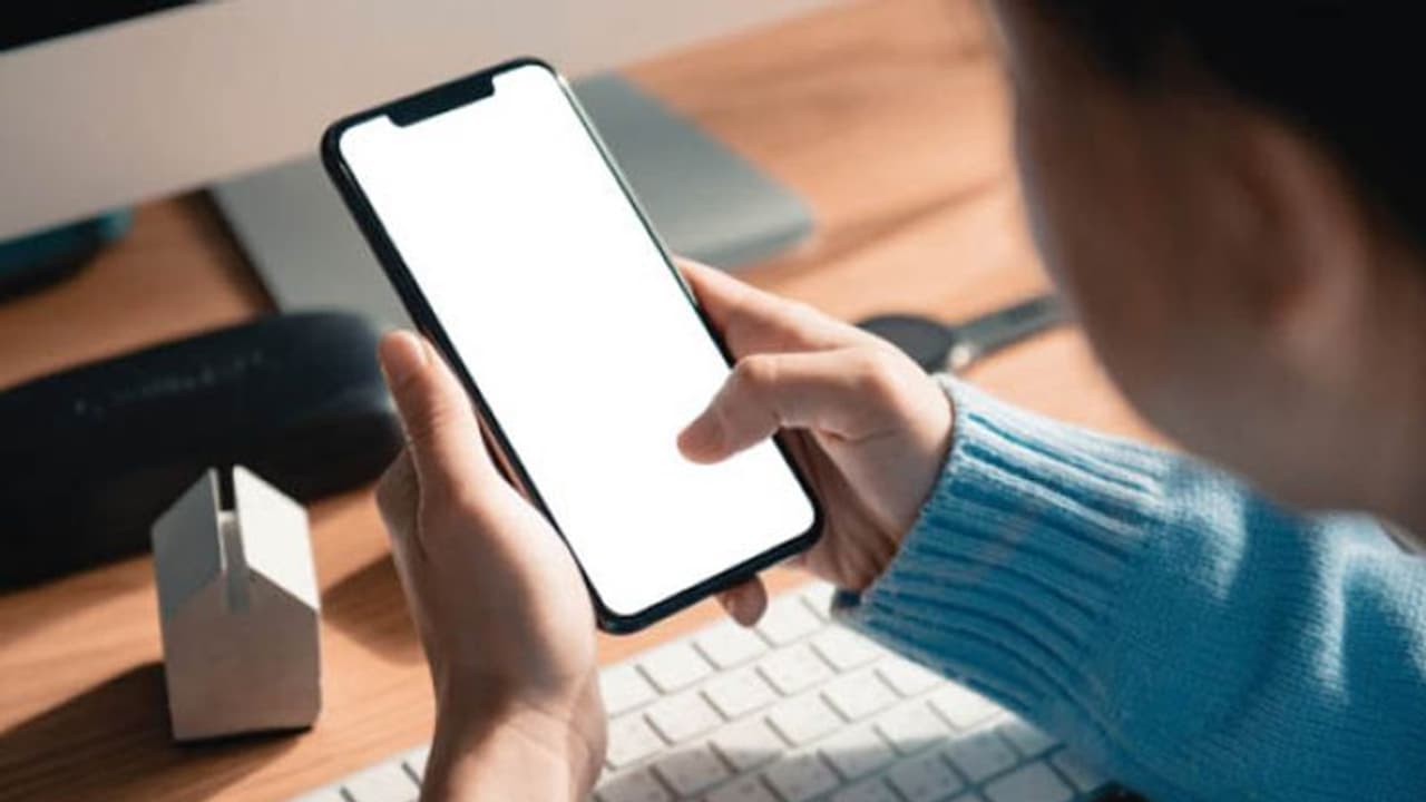 हर माता पिता के लिए काम की खबर: 12 साल के बच्चे ने Mobile की वजह से लगा ली फांसी, फोन देख बिलख रहा परिवार हर माता पिता के लिए काम की खबर: 12 साल के बच्चे ने Mobile की वजह से लगा ली फांसी, फोन देख बिलख रहा परिवार