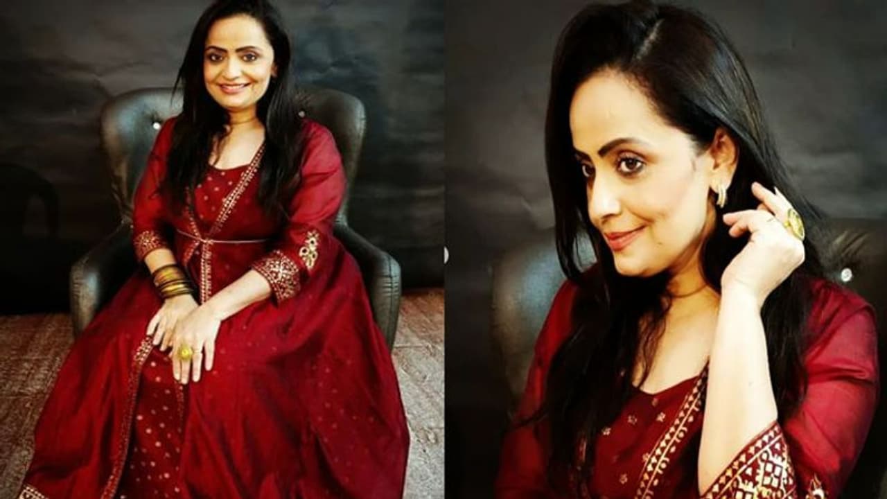 ‘शक्तिमान’ फेम एक्ट्रेस वैष्णवी महंत की अवॉर्ड शो में हुई बेइज्जती, फंक्शन छोड़ लौटीं, फैंस ने की तारीफ ‘शक्तिमान’ फेम एक्ट्रेस वैष्णवी महंत की अवॉर्ड शो में हुई बेइज्जती, फंक्शन छोड़ लौटीं, फैंस ने की तारीफ