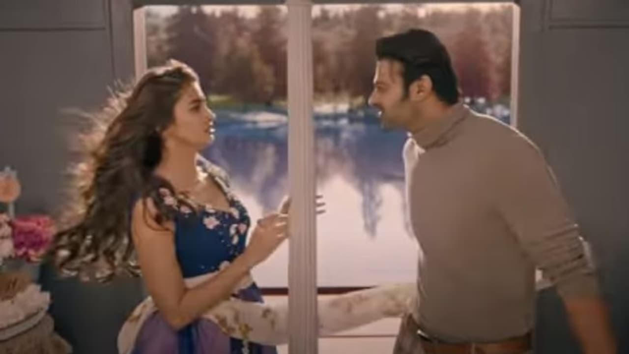 Radhe Shyam Trailer: காலம் வெல்லுமா? காதல் வெல்லுமா? உருக வைக்கும் காதலோடு வெளியான 'ராதே ஷியாம்' ட்ரைலர்!