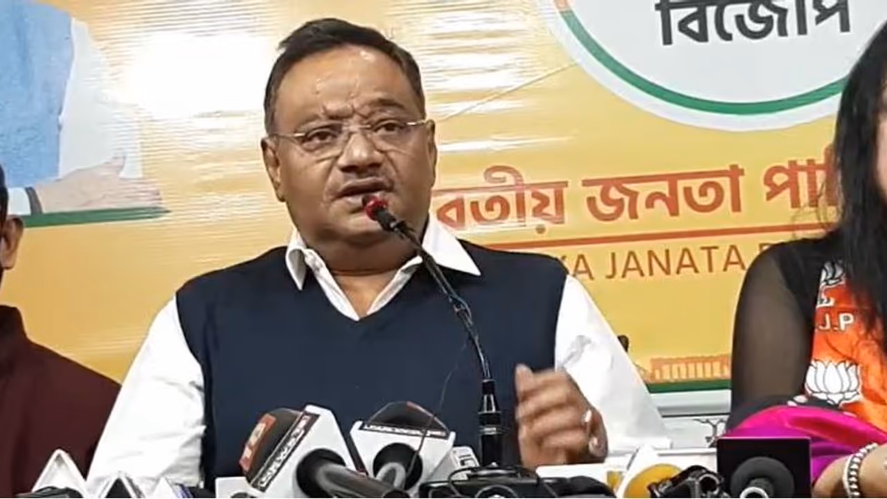 KMC Election 2021: ‘এটাকে ভোট বলেই ধরছি না, তাই মেয়র কে তা নিয়ে চিন্তা নেই’, বললেন শমীক KMC Election 2021: ‘এটাকে ভোট বলেই ধরছি না, তাই মেয়র কে তা নিয়ে চিন্তা নেই’, বললেন শমীক