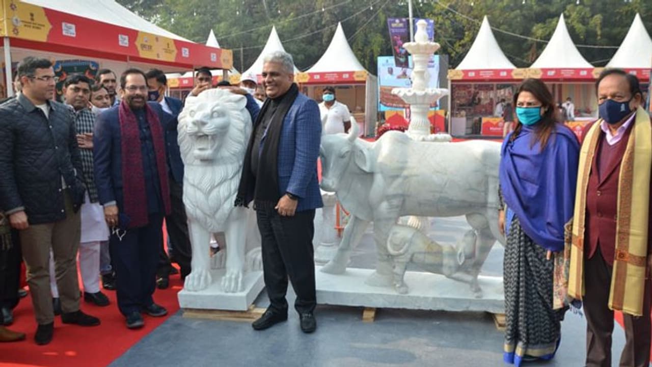 दिल्ली के 'हुनर हाट' में उतरी भारत की कला संस्कृति की अनूठी दुनिया ; 30 राज्यों के शिल्प कलाकारों का संगम