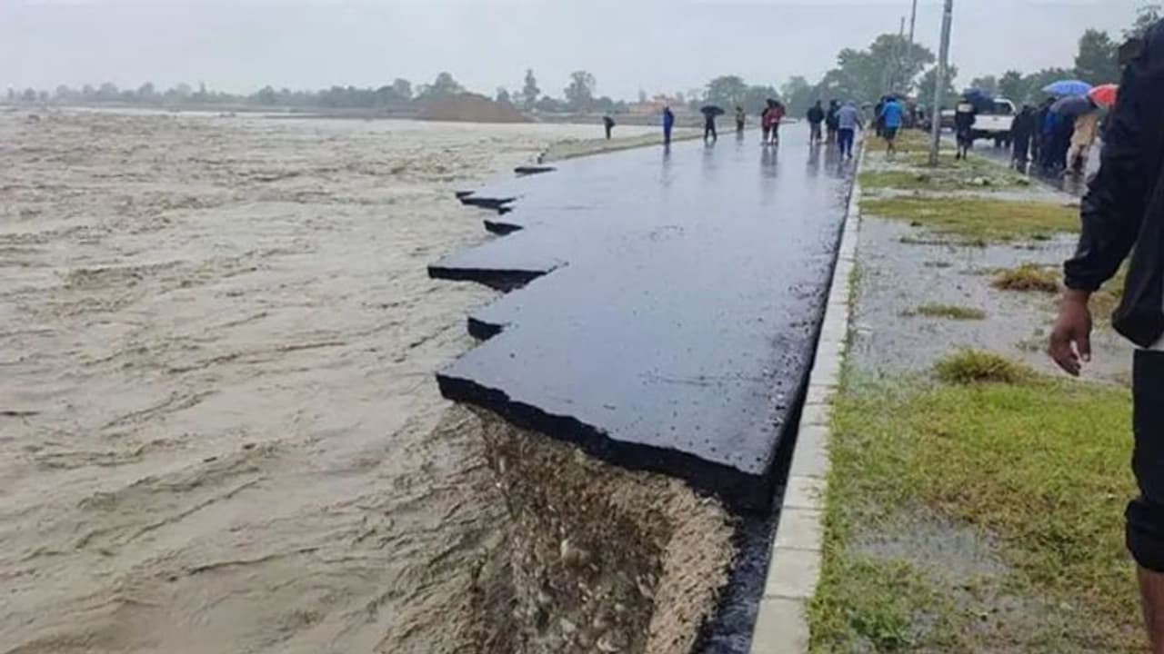 রাজ্যে বন্যা প্রতিরোধে তৎপর পশ্চিমবঙ্গ সরকার, ক্ষতি থেকে বাঁচতে কাজ করবে L&T র সঙ্গে রাজ্যে বন্যা প্রতিরোধে তৎপর পশ্চিমবঙ্গ সরকার, ক্ষতি থেকে বাঁচতে কাজ করবে L&T র সঙ্গে