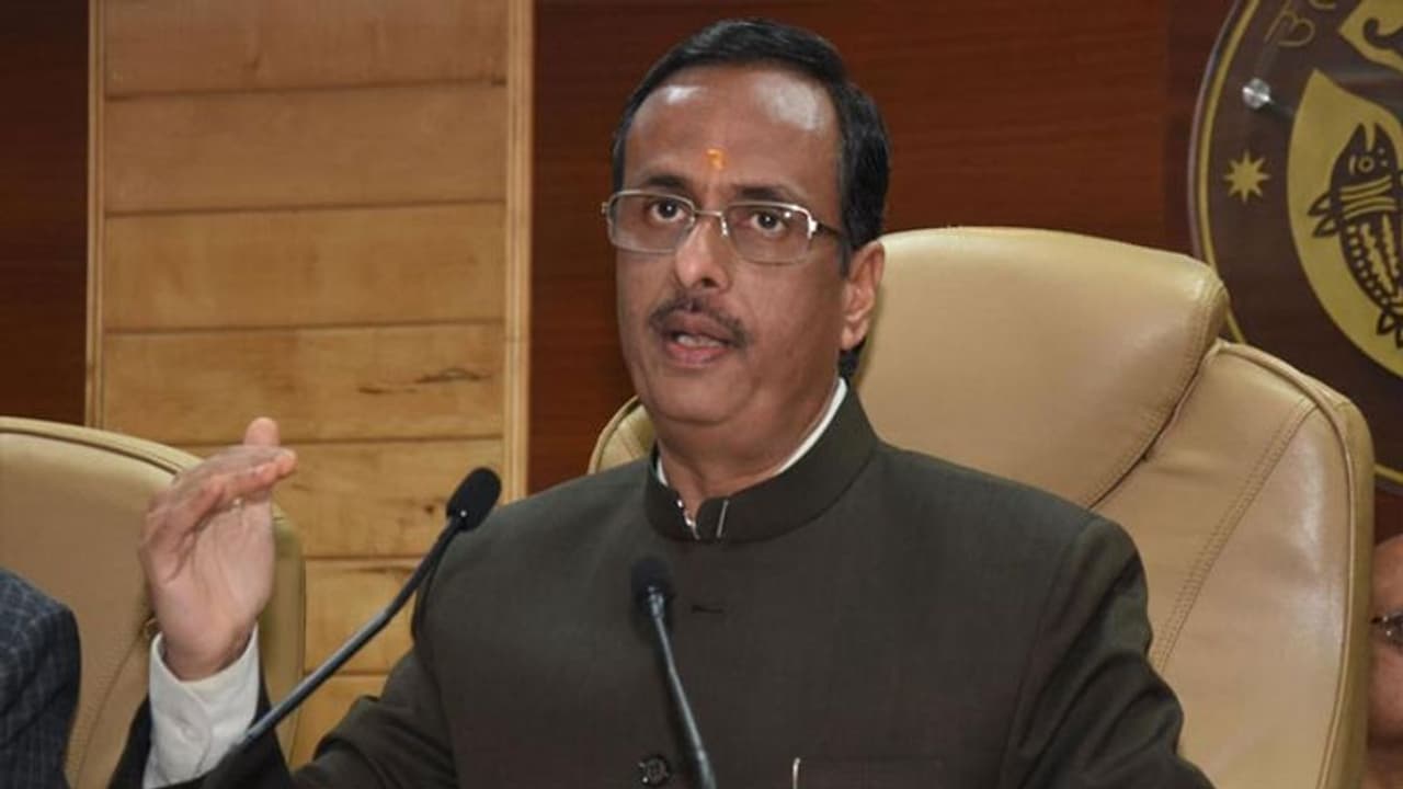 यूपी के उप मुख्यमंत्री का विपक्ष पर हमला, 'पिछली सरकारों को भगवा देखकर लगता था करंट' यूपी के उप मुख्यमंत्री का विपक्ष पर हमला, 'पिछली सरकारों को भगवा देखकर लगता था करंट'