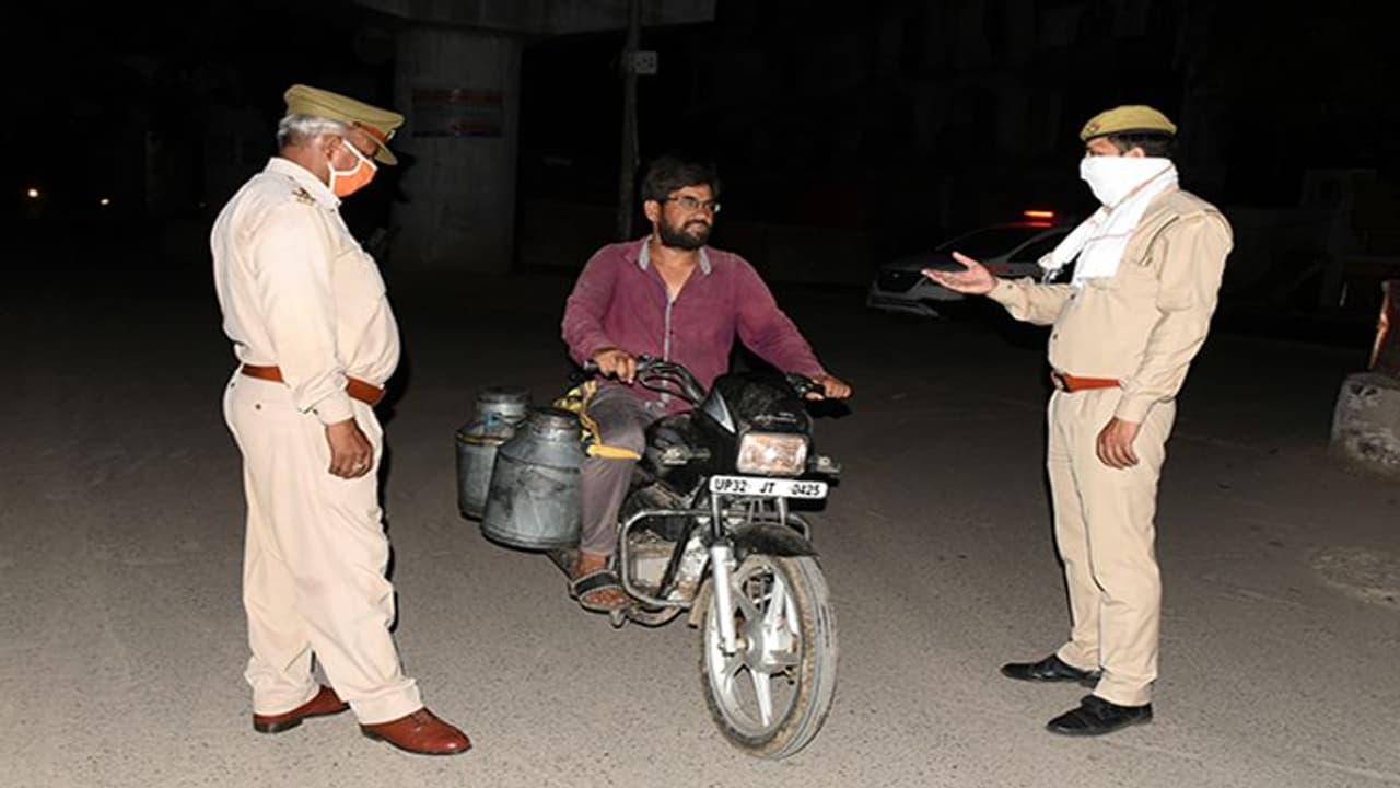 Omicron Update : यूपी, एमपी के बाद हरियाणा ने भी लगाया नाइट कर्फ्यू... गुजरात के भी 8 शहरों में सख्ती Omicron Update : यूपी, एमपी के बाद हरियाणा ने भी लगाया नाइट कर्फ्यू... गुजरात के भी 8 शहरों में सख्ती