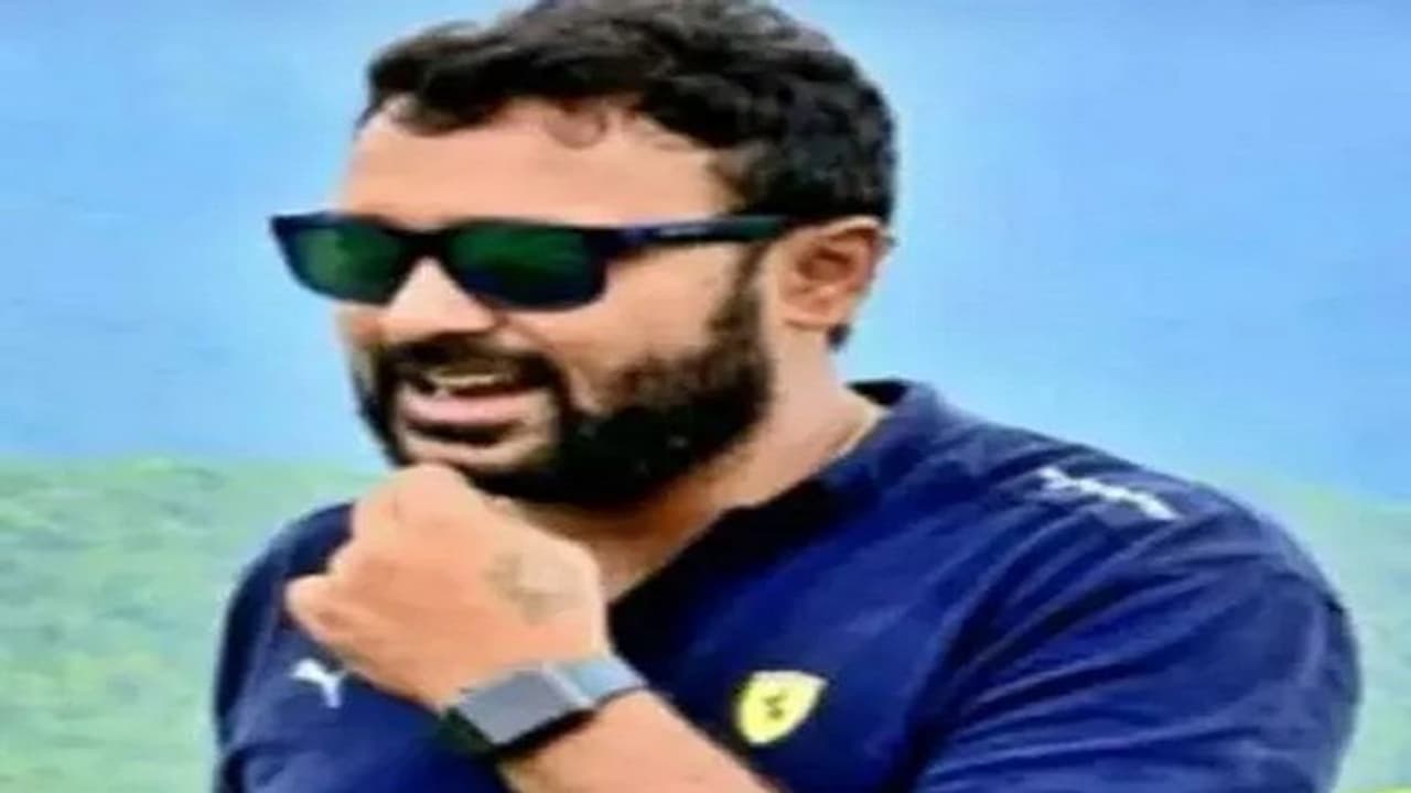 Suicide ಜೆಡಿಎಸ್ ಮುಖಂಡನ ಪುತ್ರ ಆತ್ಮಹತ್ಯೆ, ಲೇಡಿ ಪೊಲಿಸ್ ಜತೆಗಿನ ಲವ್ವಿ ಡವ್ವಿ ಕಾರಣವಾಯ್ತಾ? Suicide ಜೆಡಿಎಸ್ ಮುಖಂಡನ ಪುತ್ರ ಆತ್ಮಹತ್ಯೆ, ಲೇಡಿ ಪೊಲಿಸ್ ಜತೆಗಿನ ಲವ್ವಿ ಡವ್ವಿ ಕಾರಣವಾಯ್ತಾ?